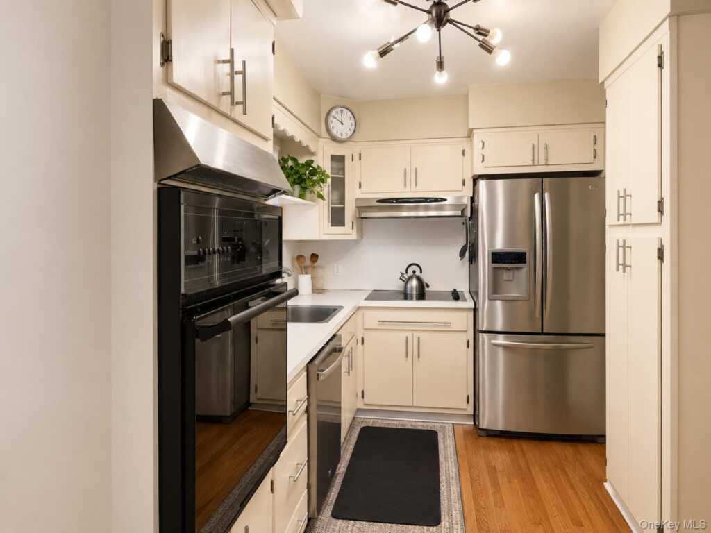 1035 Shore Acres Drive, Rye, NY 10543 - Photo 4 of 38