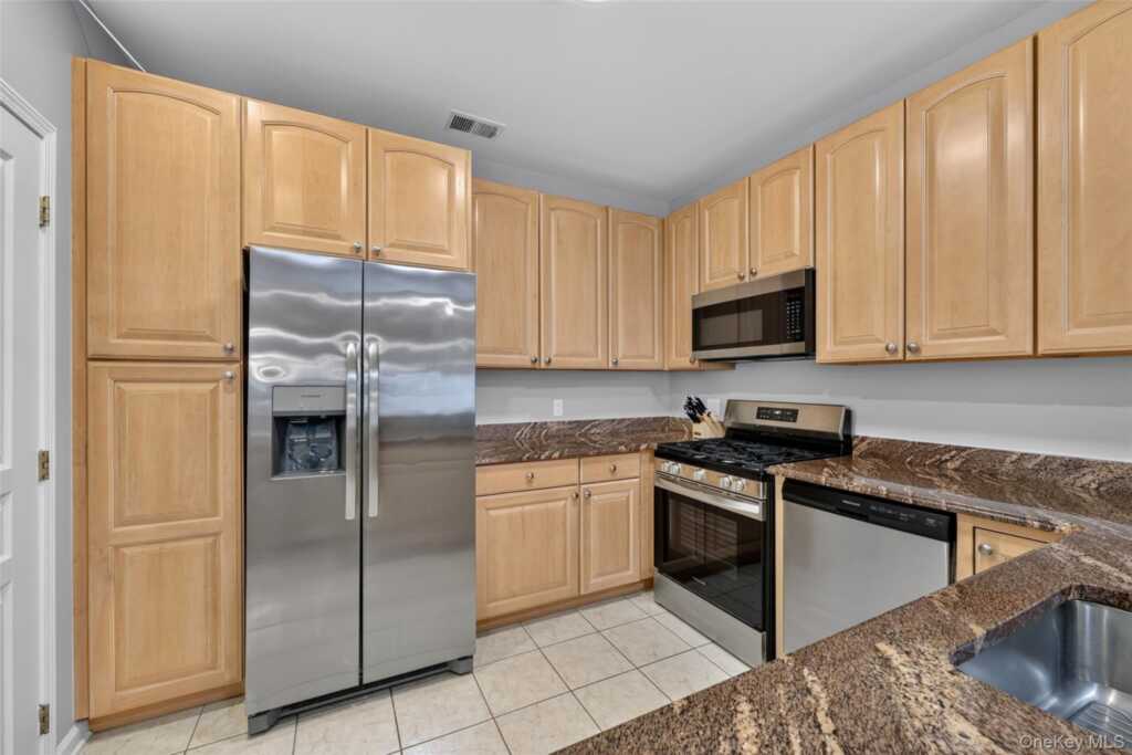 24 N De Baun Avenue, Unit #305, Suffern, NY 10901 - Photo 6 of 48
