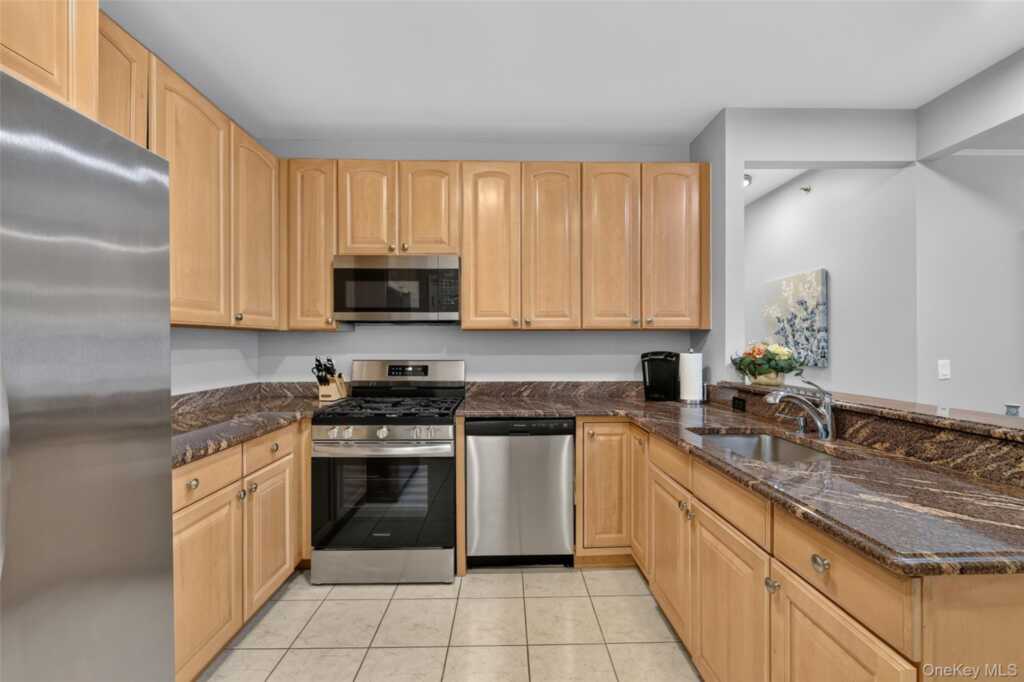 24 N De Baun Avenue, Unit #305, Suffern, NY 10901 - Photo 7 of 48