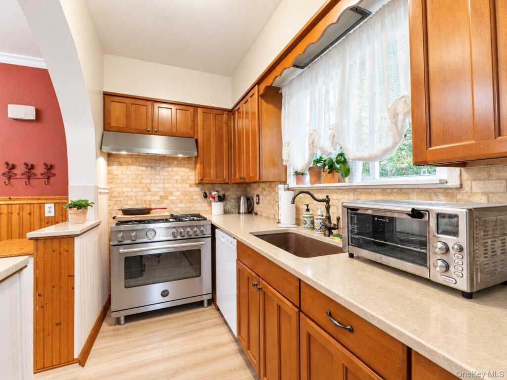 108 Soundview Street, Rye, NY 10573 - Photo 5 of 16
