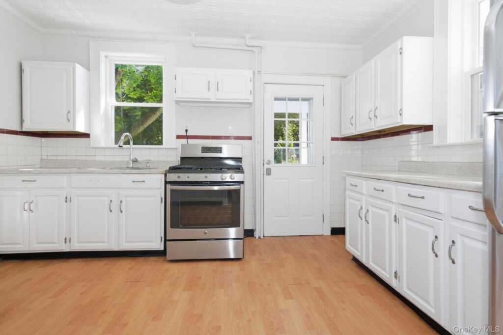 48 Robertson Avenue, White Plains, NY 10606 - Photo 9 of 22