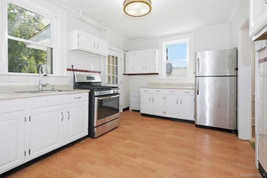 48 Robertson Avenue, White Plains, NY 10606 - Photo 10 of 22