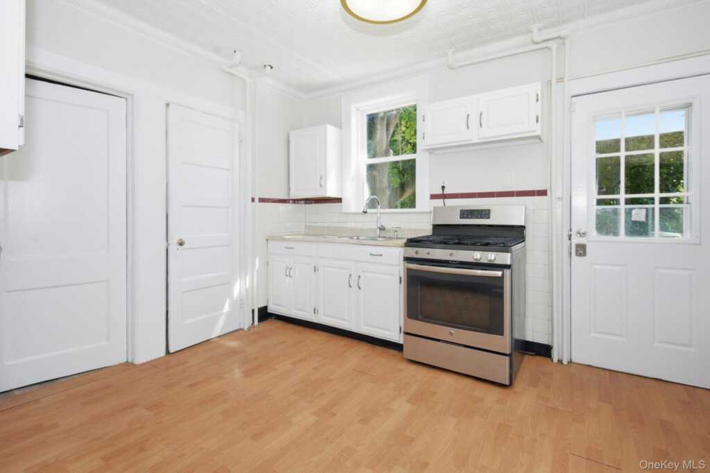 48 Robertson Avenue, White Plains, NY 10606 - Photo 7 of 22
