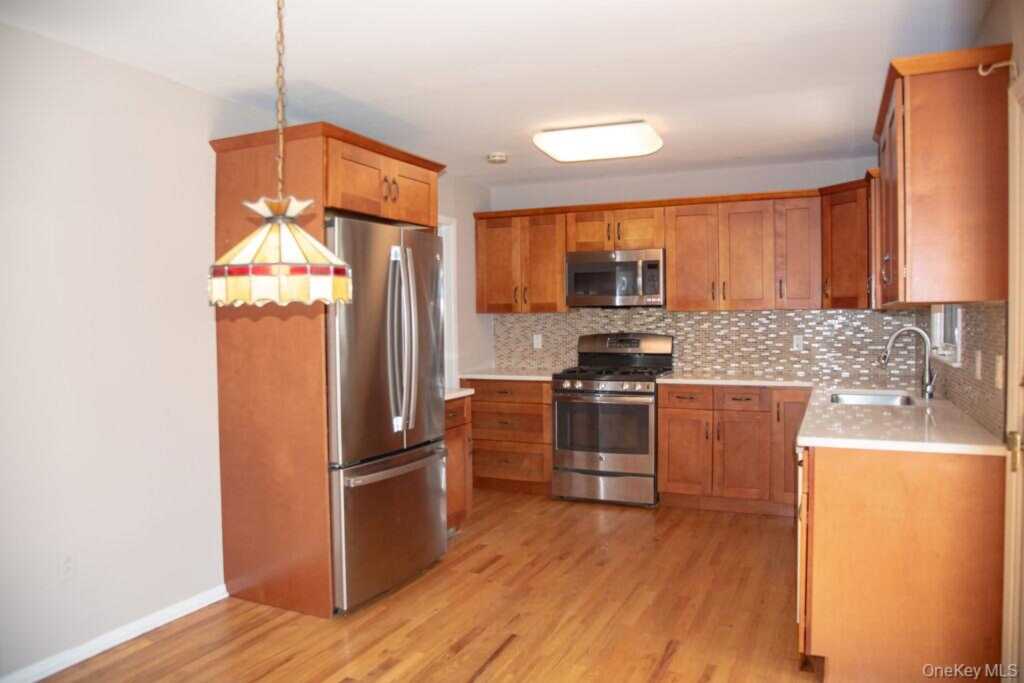 4 Robin Street, Pearl River, NY 10965 - Photo 10 of 37