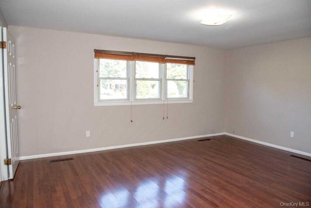 4 Robin Street, Pearl River, NY 10965 - Photo 18 of 37