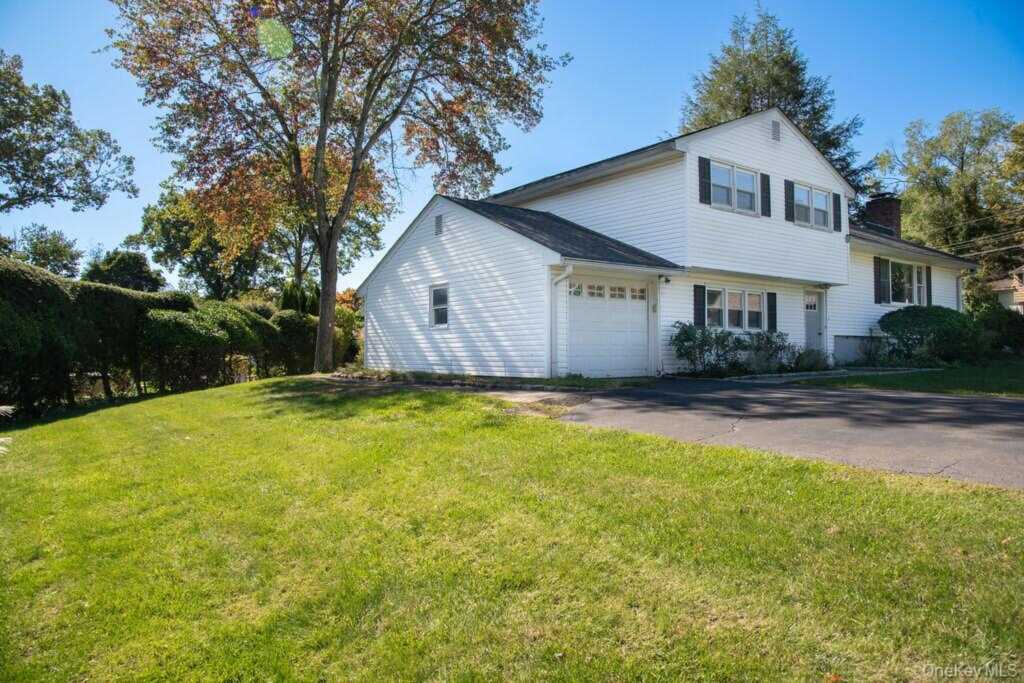 4 Robin Street, Pearl River, NY 10965 - Photo 2 of 37