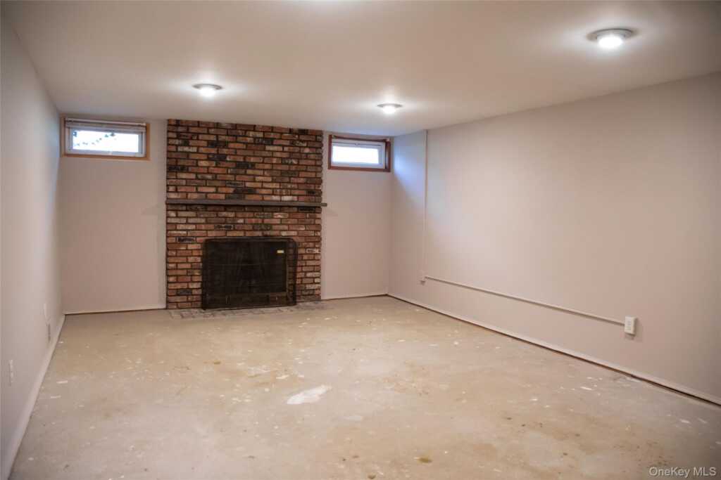 4 Robin Street, Pearl River, NY 10965 - Photo 24 of 37