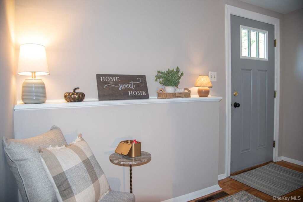 4 Robin Street, Pearl River, NY 10965 - Photo 4 of 37