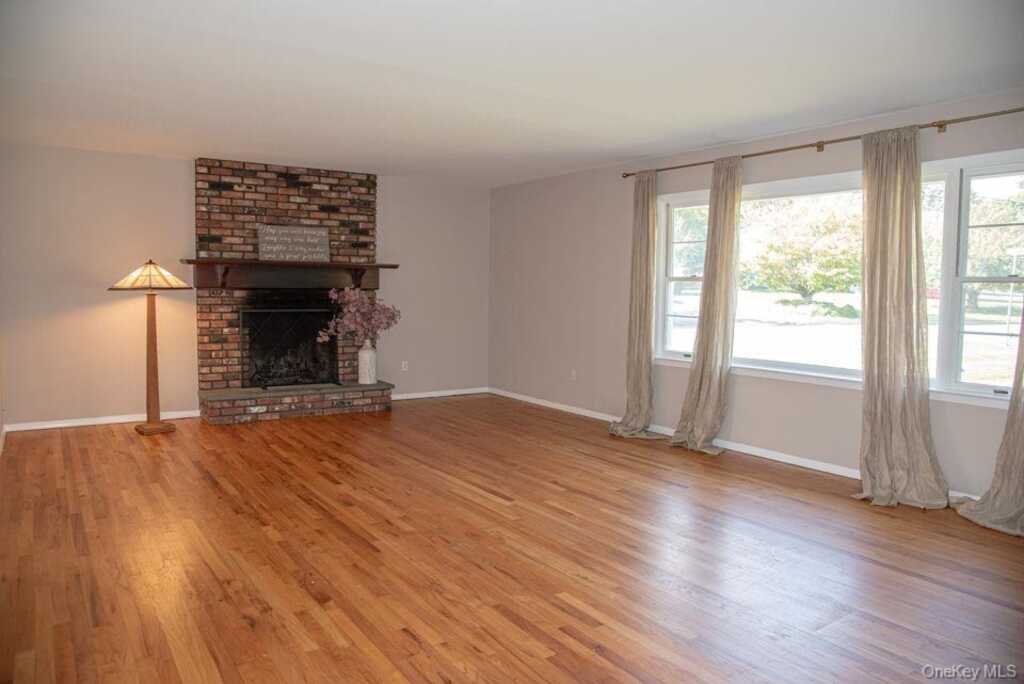 4 Robin Street, Pearl River, NY 10965 - Photo 7 of 37