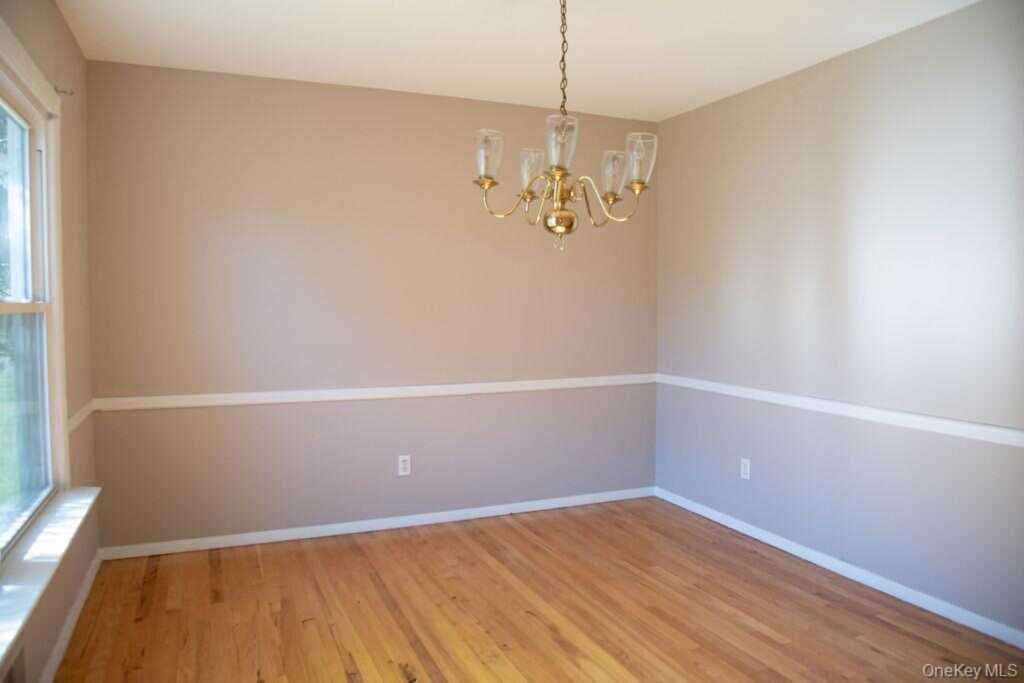 4 Robin Street, Pearl River, NY 10965 - Photo 8 of 37