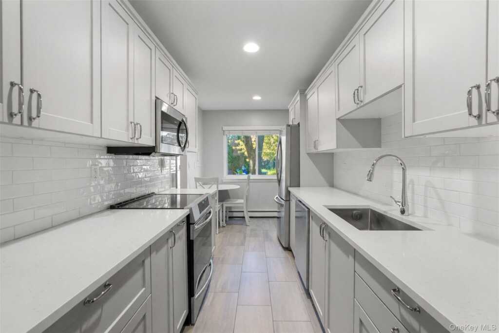 192 Ivy Hill Crescent, Rye, NY 10573 - Photo 10 of 29