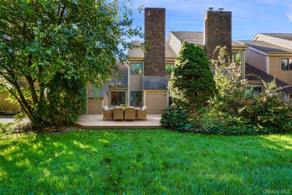 192 Ivy Hill Crescent, Rye, NY 10573 - Photo 2 of 29
