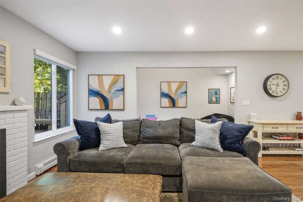 192 Ivy Hill Crescent, Rye, NY 10573 - Photo 3 of 29