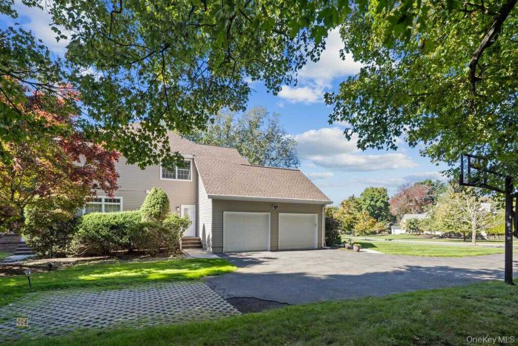 7 Birdie Drive, Suffern, NY 10901 - Photo 28 of 35