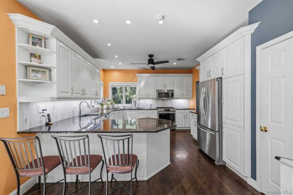 7 Birdie Drive, Suffern, NY 10901 - Photo 4 of 35