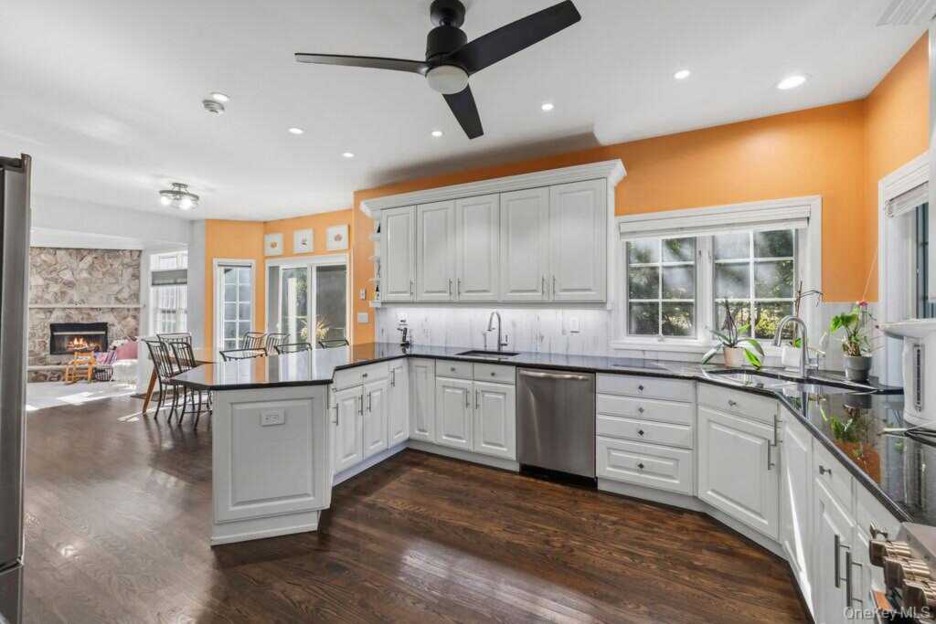 7 Birdie Drive, Suffern, NY 10901 - Photo 5 of 35