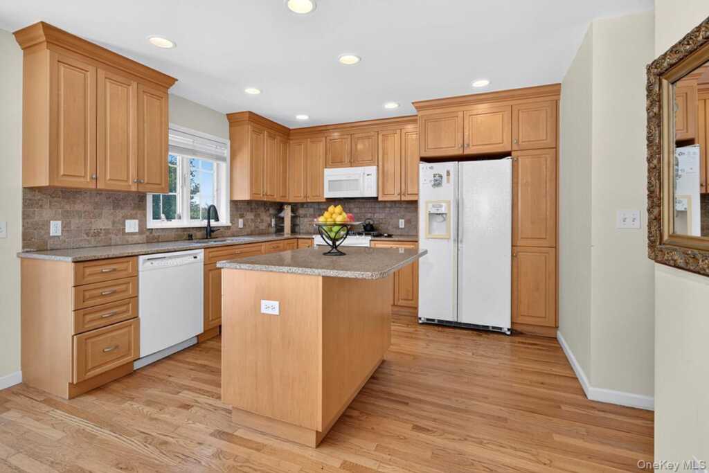 41 Mount Morris Avenue, White Plains, NY 10604 - Photo 12 of 28
