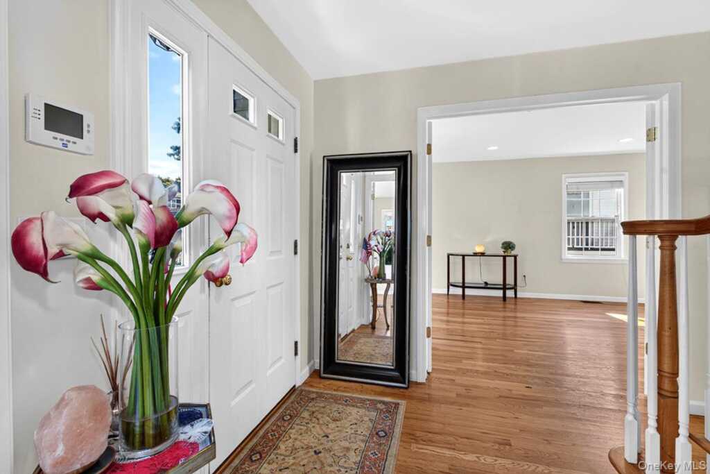 41 Mount Morris Avenue, White Plains, NY 10604 - Photo 3 of 28