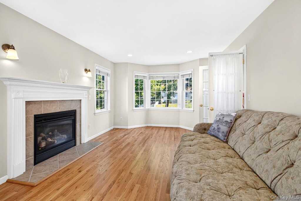 41 Mount Morris Avenue, White Plains, NY 10604 - Photo 4 of 28