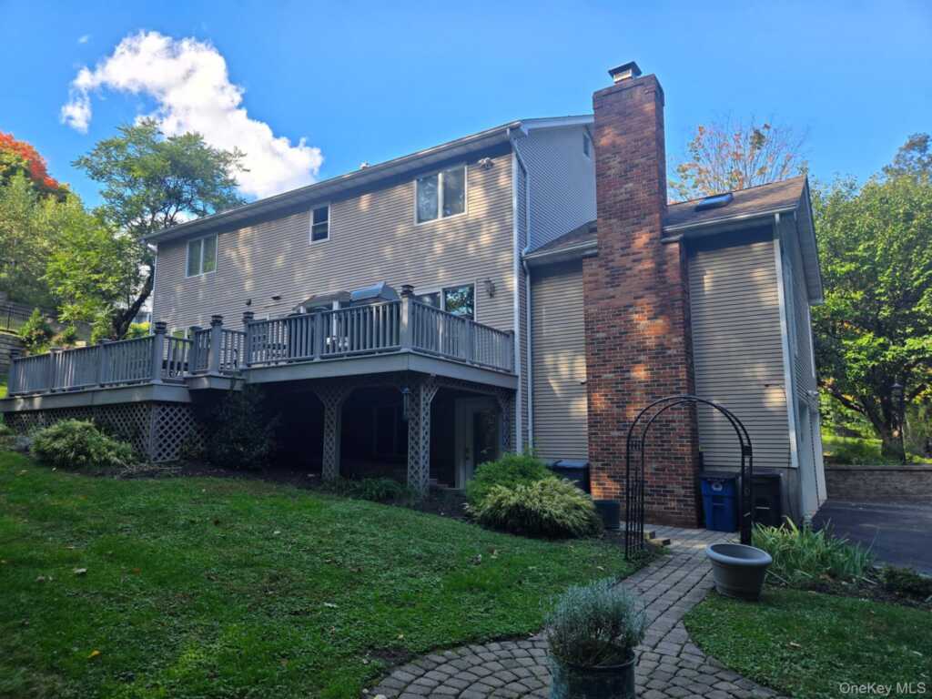 203 Wanamaker Lane, Nyack, NY 10960 - Photo 2 of 24