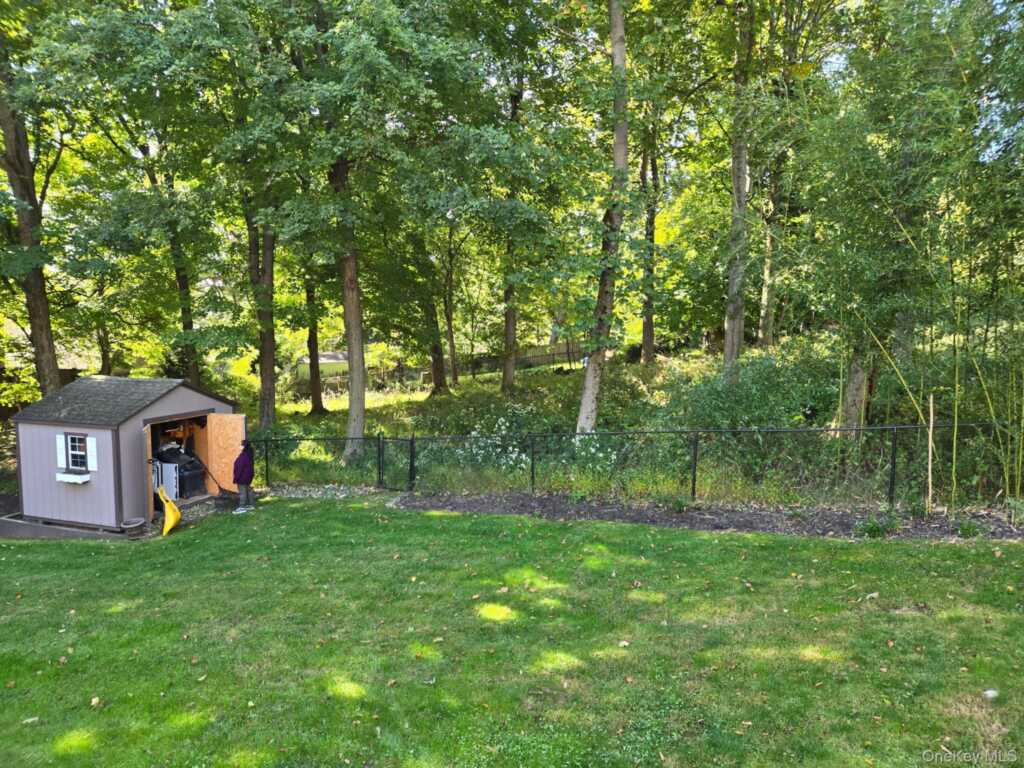 203 Wanamaker Lane, Nyack, NY 10960 - Photo 3 of 24