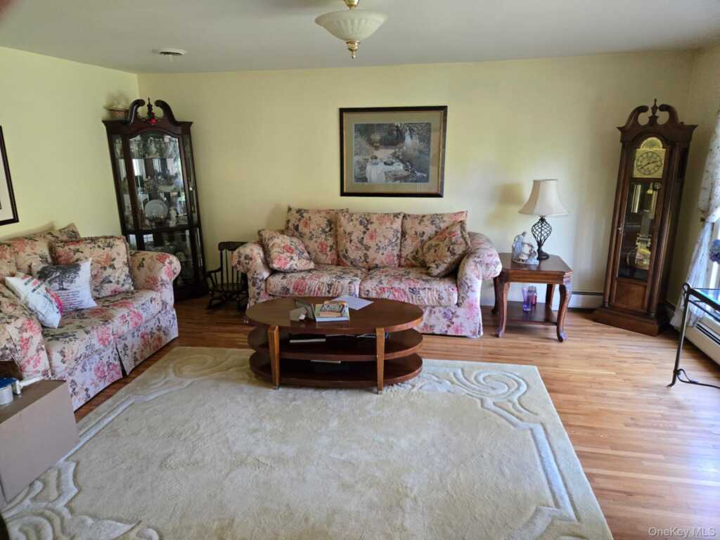 203 Wanamaker Lane, Nyack, NY 10960 - Photo 4 of 24