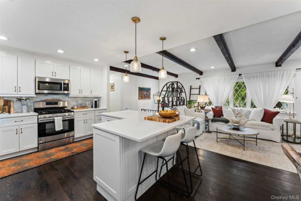 575 Babbling Brook Lane, Valley Cottage, NY 10989 - Photo 10 of 34