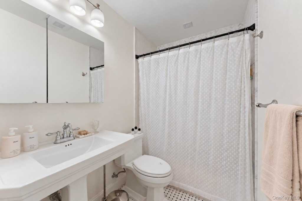 575 Babbling Brook Lane, Valley Cottage, NY 10989 - Photo 13 of 34