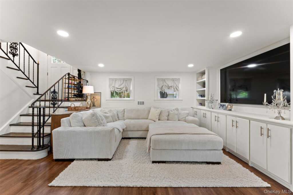 575 Babbling Brook Lane, Valley Cottage, NY 10989 - Photo 19 of 34