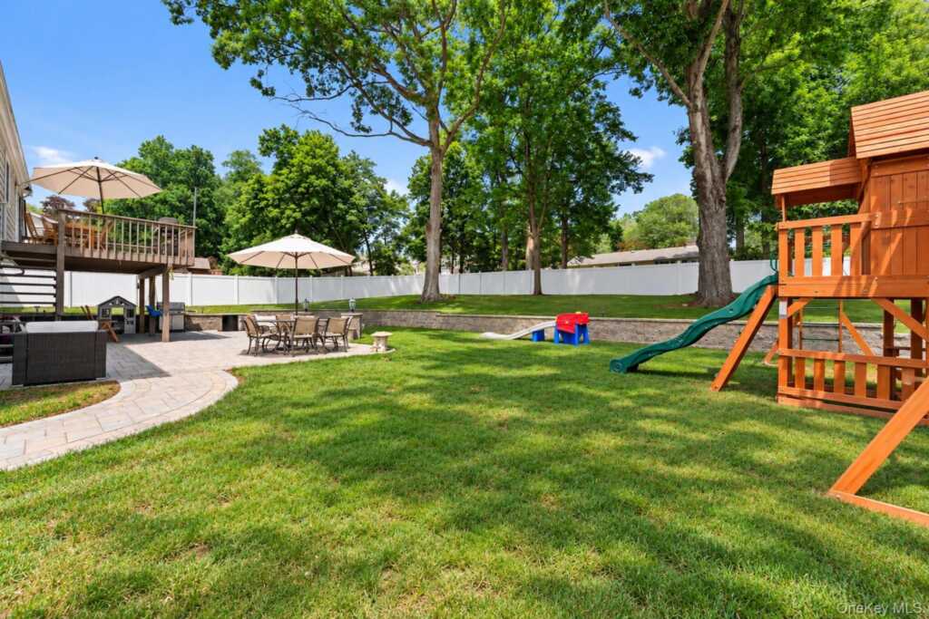 575 Babbling Brook Lane, Valley Cottage, NY 10989 - Photo 27 of 34