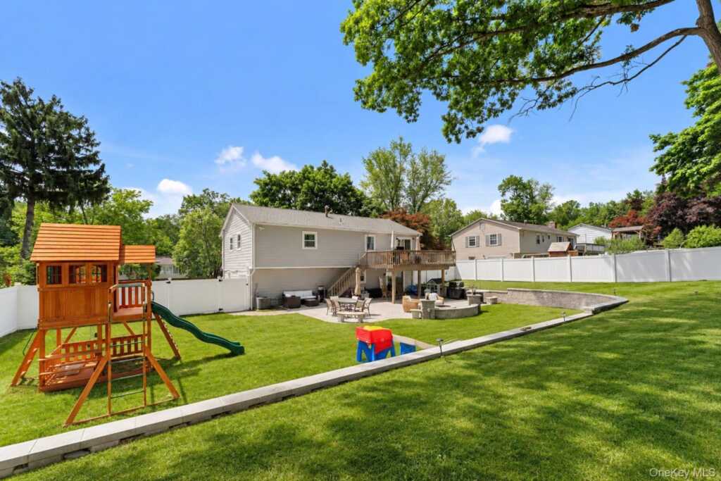 575 Babbling Brook Lane, Valley Cottage, NY 10989 - Photo 31 of 34