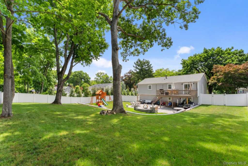 575 Babbling Brook Lane, Valley Cottage, NY 10989 - Photo 5 of 34