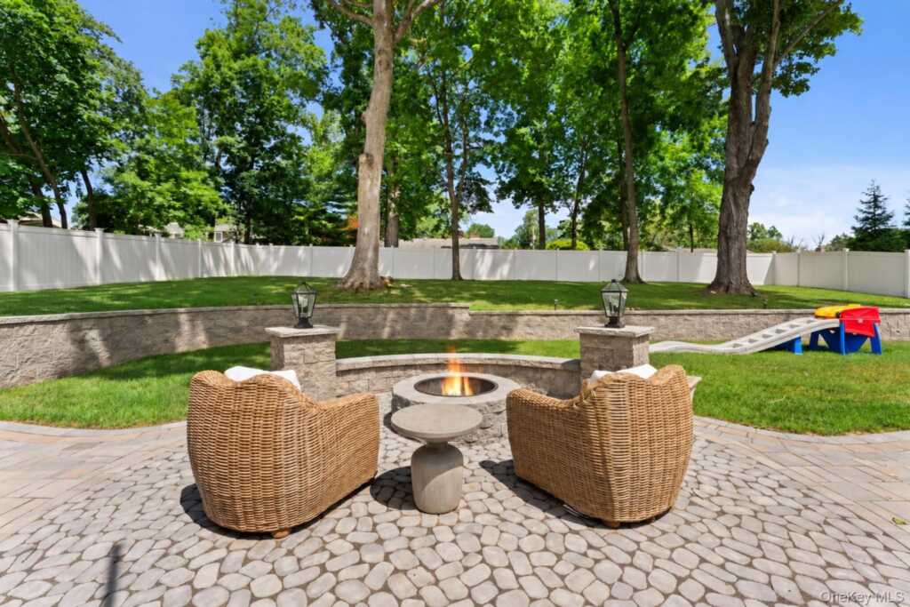 575 Babbling Brook Lane, Valley Cottage, NY 10989 - Photo 6 of 34