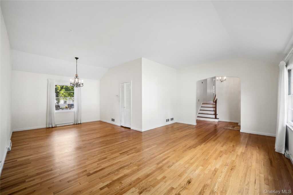 226 Rosehill Avenue, New Rochelle, NY 10804 - Photo 10 of 28