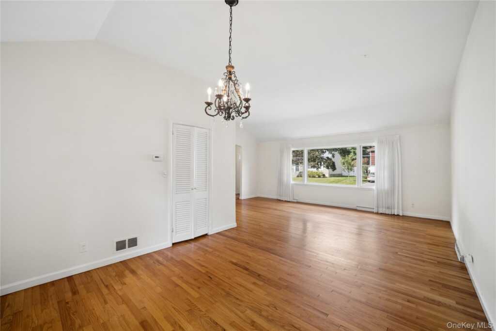 226 Rosehill Avenue, New Rochelle, NY 10804 - Photo 11 of 28
