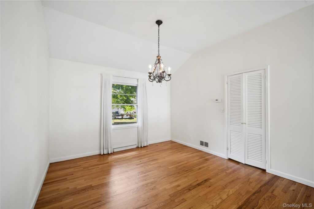 226 Rosehill Avenue, New Rochelle, NY 10804 - Photo 12 of 28