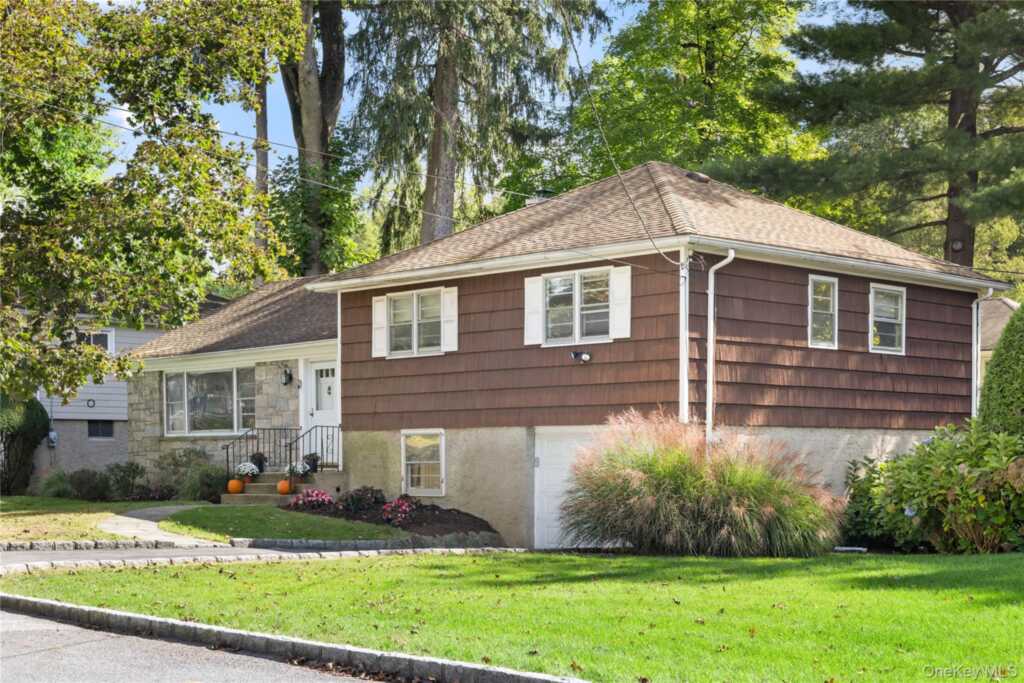 226 Rosehill Avenue, New Rochelle, NY 10804 - Photo 2 of 28