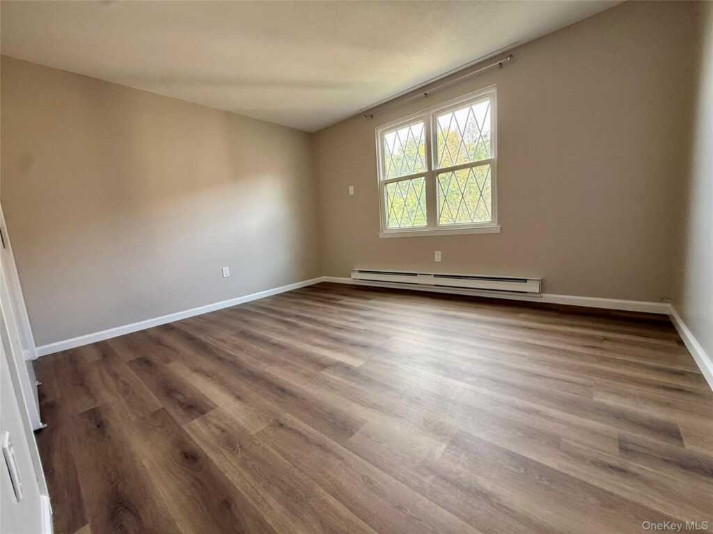 571 Sierra Vista Lane, Valley Cottage, NY 10989 - Photo 12 of 21