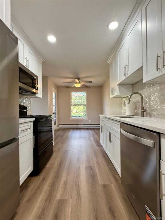 571 Sierra Vista Lane, Valley Cottage, NY 10989 - Photo 4 of 21