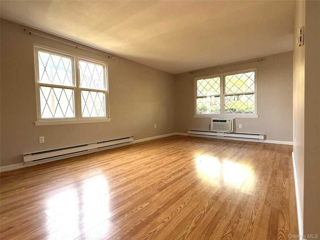 571 Sierra Vista Lane, Valley Cottage, NY 10989 - Photo 8 of 21