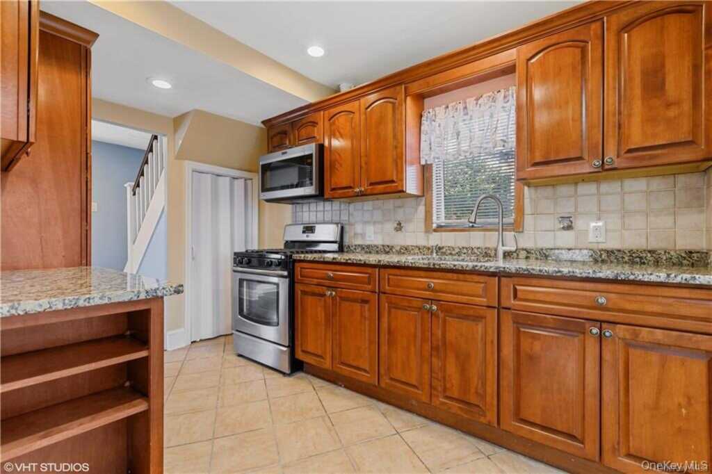 235 N Highland Avenue, Nyack, NY 10960 - Photo 3 of 16