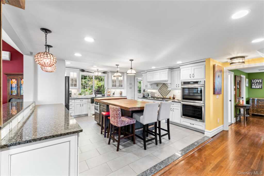 283 New Hempstead Road, New City, NY 10956 - Photo 9 of 31