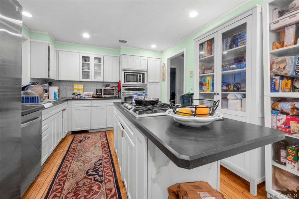 1121 North Street, White Plains, NY 10605 - Photo 2 of 16