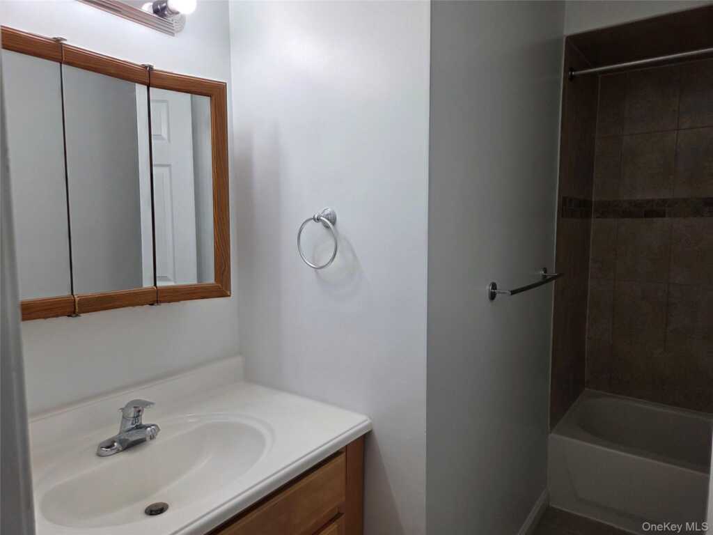 14 Pavilion Road, Unit #7, Suffern, NY 10901 - Photo 7 of 9