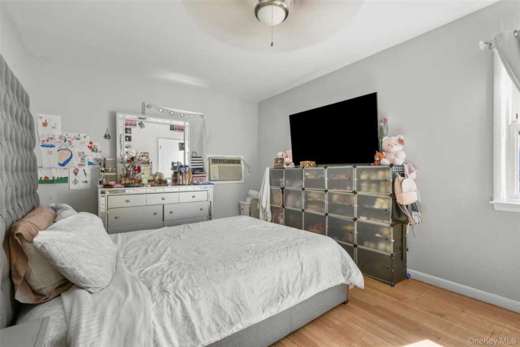 35 Charles Street, New Rochelle, NY 10801 - Photo 12 of 47