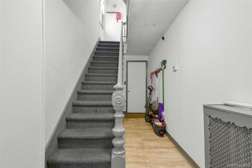 35 Charles Street, New Rochelle, NY 10801 - Photo 3 of 47