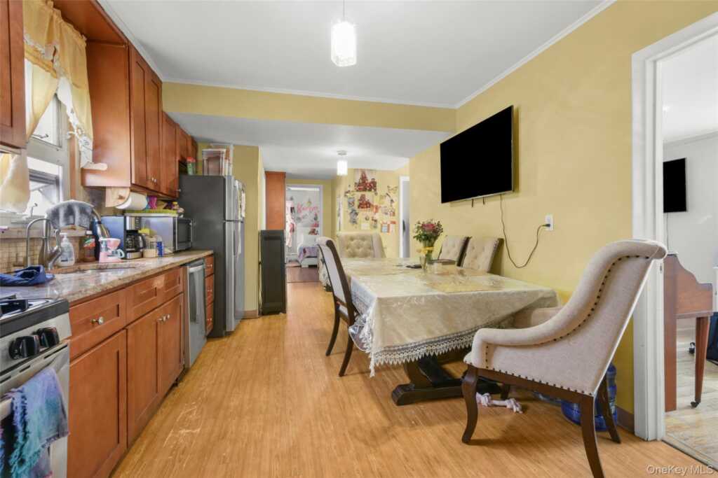 35 Charles Street, New Rochelle, NY 10801 - Photo 4 of 47