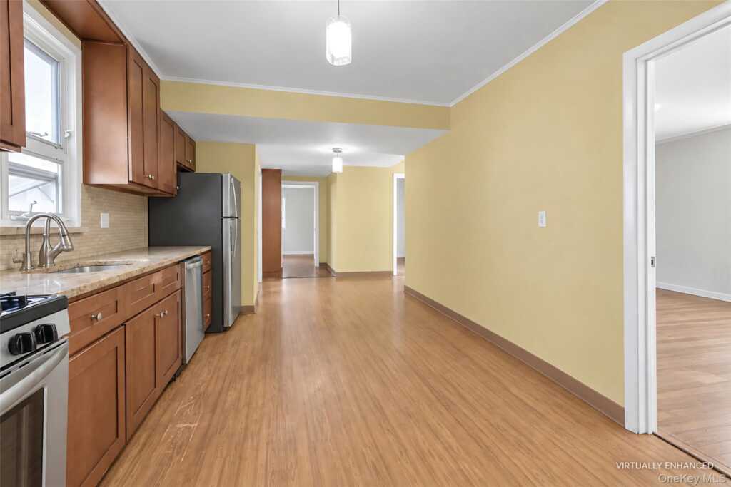 35 Charles Street, New Rochelle, NY 10801 - Photo 5 of 47