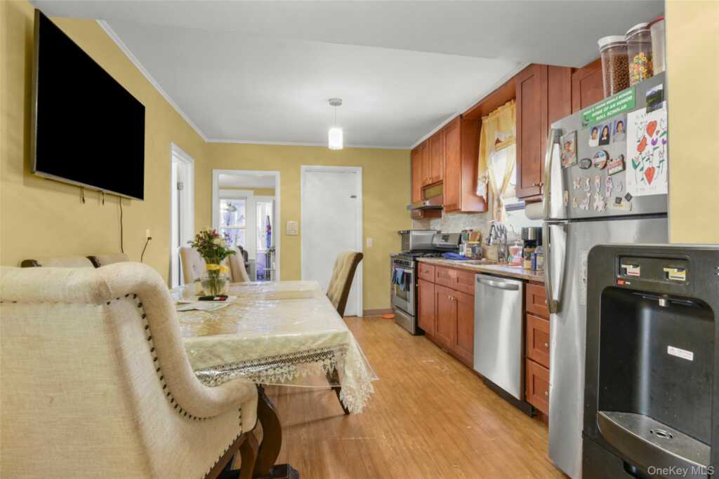 35 Charles Street, New Rochelle, NY 10801 - Photo 6 of 47