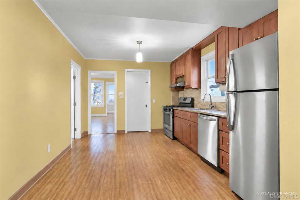 35 Charles Street, New Rochelle, NY 10801 - Photo 7 of 47